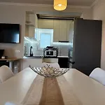 Top-floor Apartment: Amazing & Sea View アパート