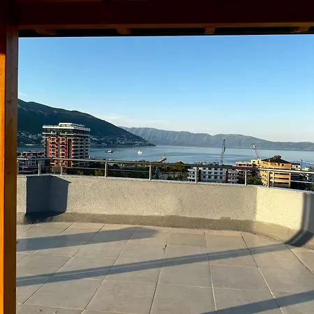 Appartement Top-floor Apartment: Amazing & Sea View Vlorë