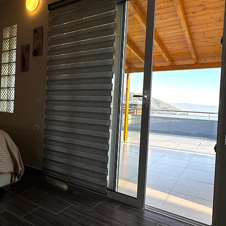 Top-floor Apartment: Amazing & Sea View 아파트 *