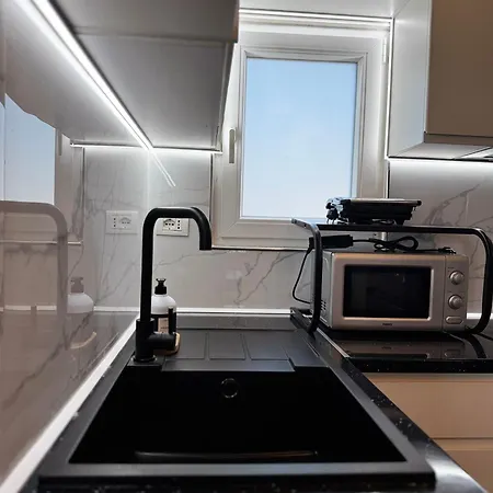 아파트 Top-floor Apartment: Amazing & Sea View