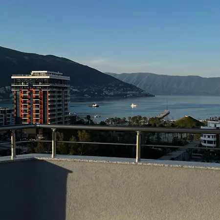 Top-floor Apartment: Amazing & Sea View 아파트 Vlorë